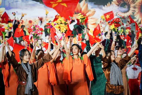 Ông Nguyễn Duy Ngọc: Khánh Hòa cần tiếp tục phát huy hiệu quả mọi nguồn lực, xây dựng tỉnh bền vững - Ảnh 2. Khánh Hòa - Ảnh 2.