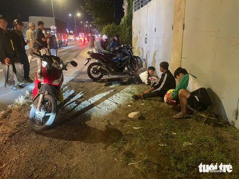 Nhóm 'quái xế' bỏ chạy tán loạn khi gặp cảnh sát giao thông - Ảnh 1.