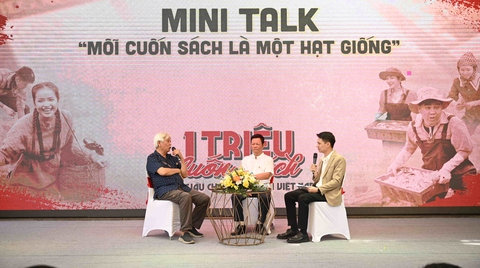 Gửi quà về quê, ta có gửi sách, hay chỉ gửi sâm nhung quế phụ? - Ảnh 2. tặng sách - Ảnh 2.