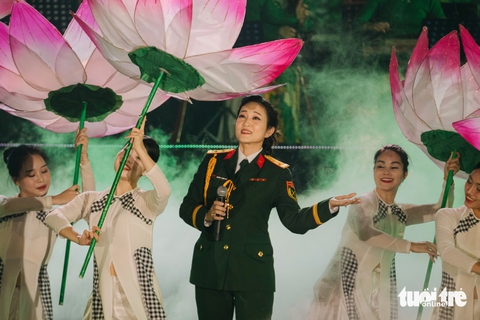 Tổng bí thư Tô Lâm dự chương trình nghệ thuật 'Đất nước trọn niềm vui' tại Hội trường Thống Nhất - Ảnh 11. Tổng Bí thư Tô Lâm dự chương trình nghệ thuật 'Đất nước trọn niềm vui' tại Hội trường Thống Nhất - Ảnh 11.