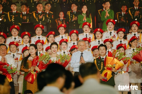 Tổng bí thư Tô Lâm dự chương trình nghệ thuật 'Đất nước trọn niềm vui' tại Hội trường Thống Nhất - Ảnh 4. Tổng Bí thư Tô Lâm dự chương trình nghệ thuật 'Đất nước trọn niềm vui' tại Hội trường Thống Nhất - Ảnh 4.