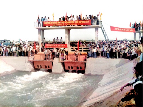Kênh Đông phủ xanh vùng đất thép - Ảnh 2. kênh đông - Ảnh 2.