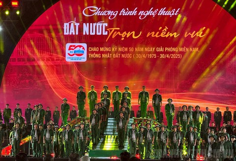 Tổng bí thư Tô Lâm dự chương trình nghệ thuật 'Đất nước trọn niềm vui' tại dinh Độc Lập - Ảnh 1. Đất nước trọn niềm vui - Ảnh 6.