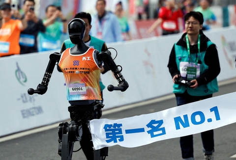 Robot hình người và dấu mốc công nghệ mới - Ảnh 1. robot - Ảnh 1.