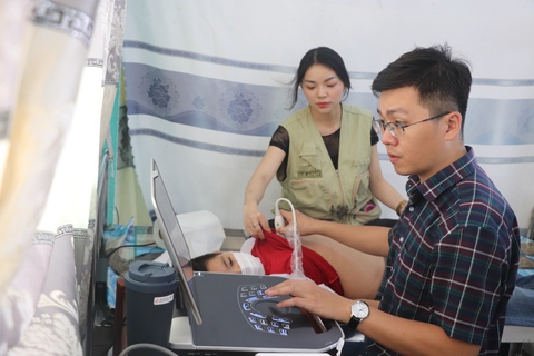 Khám tim miễn phí, trao học bổng cho 1.000 trẻ em tại Long An - Ảnh 1.