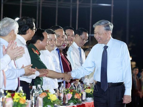 Tổng Bí thư Tô Lâm dự chương trình nghệ thuật 'Đất nước trọn niềm vui' tại Hội trường Thống Nhất - Ảnh 2.
