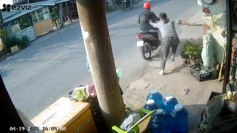 Đuổi theo kẻ trộm hai thùng bia, chủ tiệm tạp hóa ở Củ Chi té bị thương - Ảnh 1.