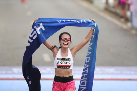 Nguyễn Trung Cường vô địch 4 giải marathon liên tiếp, Văn Lai tiếp tục thắng Kiptoo - Ảnh 4. Nguyễn Trung Cường - Ảnh 2.