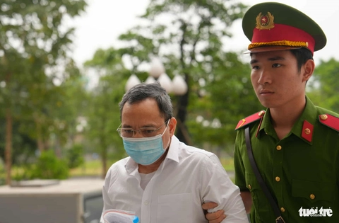 Cựu thứ trưởng Hoàng Quốc Vượng ra tòa trong vụ án gây thiệt hại hơn 1.000 tỉ - Ảnh 2.