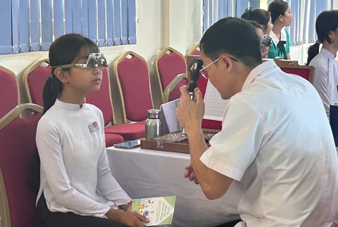 khám mắt - Ảnh 2.