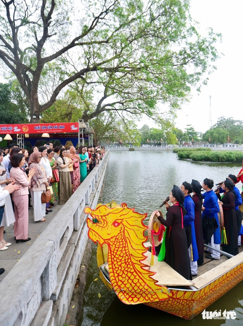 Phu nhân thủ tướng - Ảnh 10.