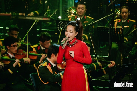 Tái hiện chiến thắng vẻ vang của dân tộc qua 'Bài ca thống nhất' - Ảnh 2. Đêm nghệ thuật 'Bài ca thống nhất' tái hiện chiến thắng vẻ vang của dân tộc - Ảnh 3.
