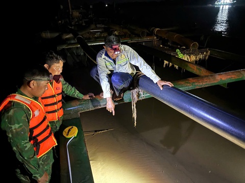 Biên phòng tỉnh Bến Tre liên tục phát hiện 'cát tặc' ở cửa sông - Ảnh 1.