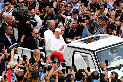 Giáo hoàng Francis và hành trình mục vụ đến giây phút cuối đời - Ảnh 1. Lễ Phục sinh cuối cùng của Giáo hoàng Francis - Ảnh 1.