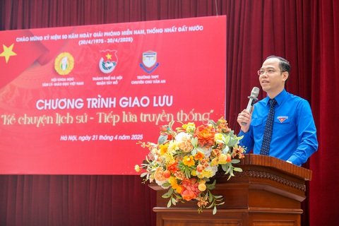 Gen Z sống cùng lịch sử: Từ clip trên mạng đến chuyện kể chiến trường - Ảnh 1. Gen Z sống cùng lịch sử: Từ clip trên mạng đến chuyện kể chiến trường - Ảnh 1.