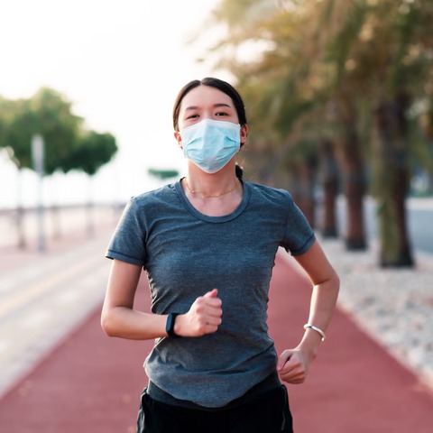 Có nên đeo khẩu trang khi chạy bộ? - Ảnh 3.