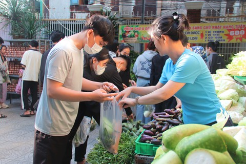 Phiên chợ 0 đồng - Ảnh 2.