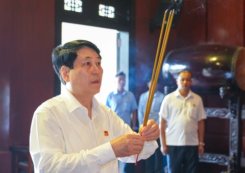 dâng hương - Ảnh 2.