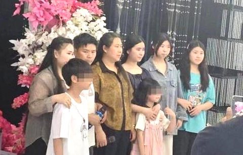 Gặp lại cha sau 19 năm thất lạc - Ảnh 3. ông bố kẹo bông - Ảnh 4.