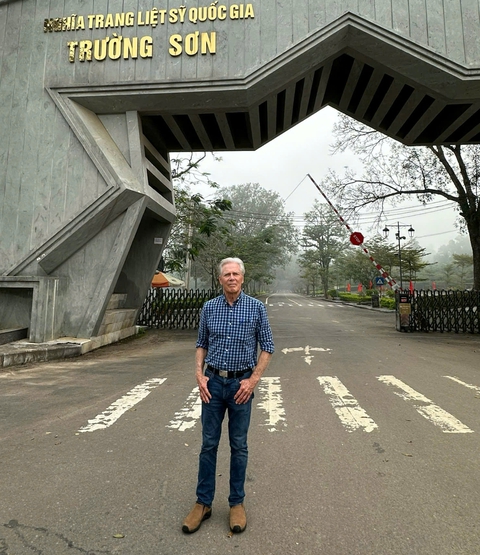 Con trai ông McNamara thay cha xin lỗi người dân Việt Nam trong 'Cuộc đọ sức của ý chí' - Ảnh 3.