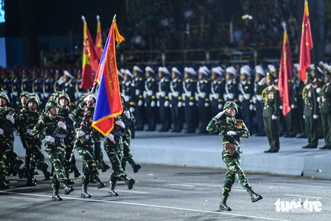 diễu binh - Ảnh 1.