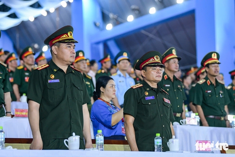 Xem quân đội Campuchia và Lào diễu binh trên đường Lê Duẩn, TP.HCM - Ảnh 7.