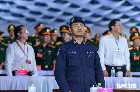 Xem quân đội Campuchia và Lào diễu binh trên đường Lê Duẩn, TP.HCM - Ảnh 8.