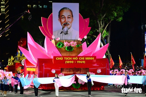 diễu binh - Ảnh 1.