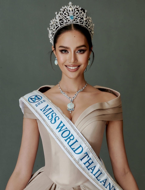 Á hậu 3 Miss Universe 2024 bị tước vương miện vì thi Miss World - Ảnh 2. Á hậu 3 Miss Universe 2024 bị tước danh hiệu vì thi Miss World - Ảnh 2.