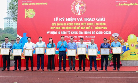 Giải bóng đá công nhân, viên chức tại Hà Nội đã tìm được nhà vô địch - Ảnh 2. công nhân - Ảnh 2.