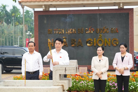 dâng hương - Ảnh 1.