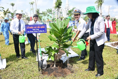 TP.HCM khánh thành cụm 3 trường đầu tiên xây theo chuẩn quốc gia - Ảnh 4.