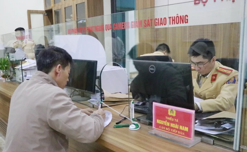 Tin tức sáng 23-4: Cục CSGT khuyến nghị về nộp 'phạt nguội'; Giá USD vượt đỉnh cùng giá vàng - Ảnh 1. phạt nguội - Ảnh 1.