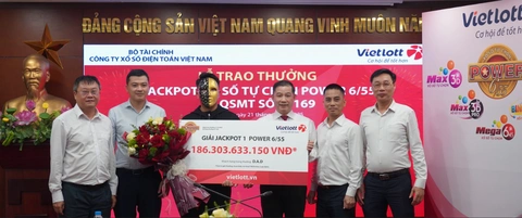 Trúng số Vietlott hơn 186 tỉ đồng, nam thanh niên ở Bình Dương không thể tin nổi - Ảnh 1.