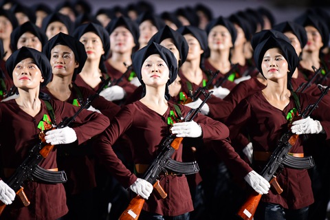 diễu binh - Ảnh 1.