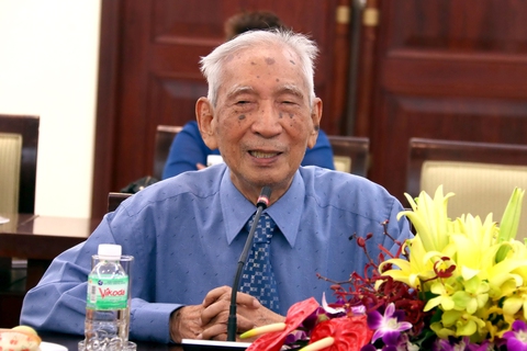 Giáo sư Nguyễn Đình Đầu - Cuộc đời lớn hơn trăm năm - Ảnh 3. Tôn vinh gương mặt tiêu biểu của TP.HCM 50 năm qua: Nguyễn Đình Đầu và cuộc đời lớn hơn trăm năm - Ảnh 3.