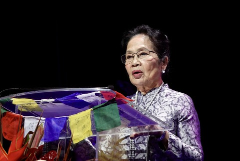 Bác sĩ Nguyễn Thị Ngọc Phượng, nữ giáo sư dành cả đời tìm công lý cho nạn nhân chất độc da cam - Ảnh 2. Tôn vinh gương mặt tiêu biểu của TP.HCM 50 năm: Bác sĩ Nguyễn Thị Ngọc Phượng - Ảnh 2.
