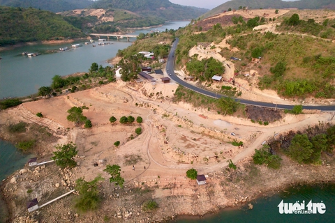 Để loạt nhà 'săn view' mọc trái phép, xã bị phê bình - Ảnh 1.