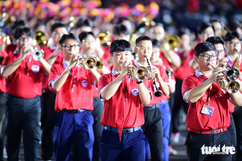 Rạng ngời, duyên dáng các khối diễu hành TP.HCM mừng đại lễ 30-4 - Ảnh 5.