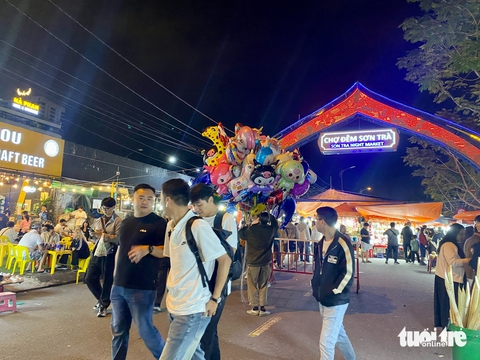 chợ đêm Sơn Trà - Ảnh 1.