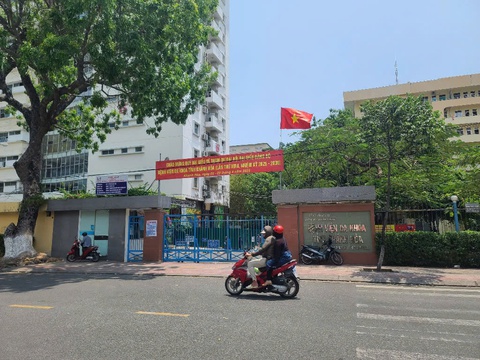 Thực hư bệnh nhân đi khám chỉ lấy thẻ bảo hiểm y tế giấy, không quét thẻ điện tử - Ảnh 1. Thực hư bệnh nhân đi khám chỉ lấy thẻ bảo hiểm y tế giấy, không quét thẻ điện tử - Ảnh 1.