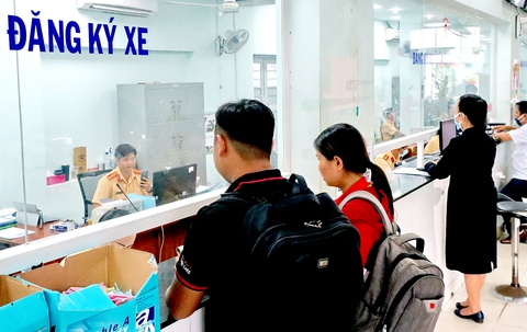 Sáp nhập, dân có phải đổi biển số xe, đăng ký xe? - Ảnh 1.