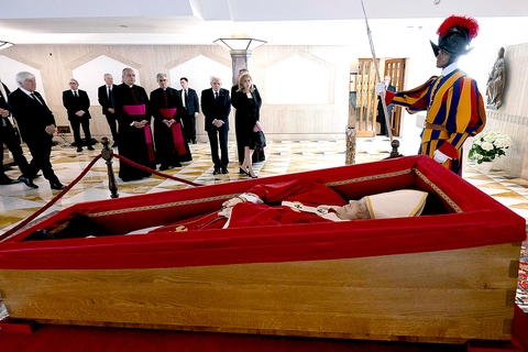 Giáo hoàng Francis - Ảnh 1.