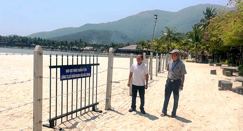 Vụ rào bãi biển Nha Trang: Nhiều lần vi phạm lấp lấn biển được hợp thức hóa - Ảnh 1.