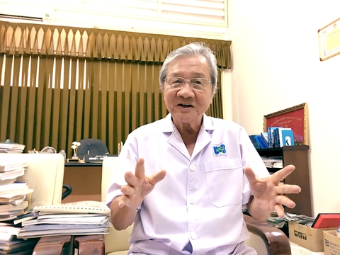 Tôn vinh gương mặt tiêu biểu của TP.HCM 50 năm qua: Nguyễn Chấn Hùng - Cây đại thụ ngành ung bướu - Ảnh 1. Nguyễn Chấn Hùng - Ảnh 1.
