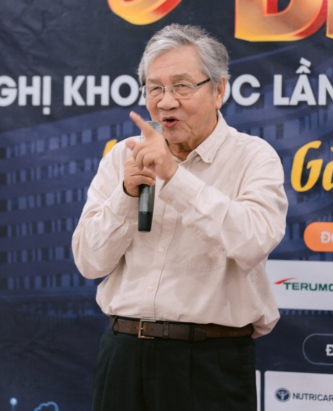 Tôn vinh gương mặt tiêu biểu của TP.HCM 50 năm qua: Nguyễn Chấn Hùng - Cây đại thụ ngành ung bướu - Ảnh 2. Nguyễn Chấn Hùng - Ảnh 2.