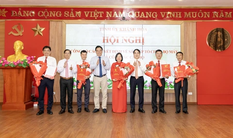 Hợp nhất báo và đài Khánh Hòa, lấy tên báo Khánh Hòa - Ảnh 1. Báo Khánh Hòa - Ảnh 1.