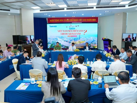 Miễn visa thu hút khách du lịch nhưng kêu khó đến đâu mới mở đến đó - Ảnh 3.