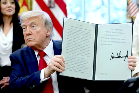 Tổng thống Trump ký các sắc lệnh tái cấu trúc giáo dục Mỹ, ủng hộ đào tạo nghề - Ảnh 1.