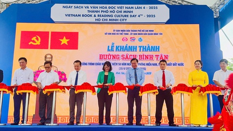 Ngày sách và Văn hoá đọc 2025: TP.HCM khánh thành đường sách Bình Tân - Ảnh 3. TP.HCM có thêm đường sách ở quận Bình Tân - Ảnh 4.